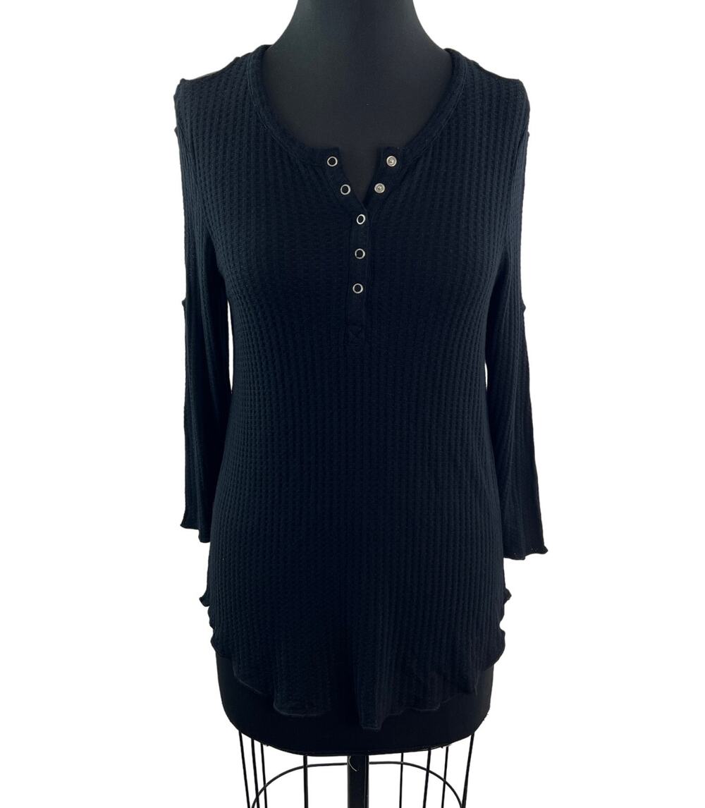 ChaSer True Black Top Henley Neck 3/4 Sleeve Double Cold Shoulder Sz Medium NEW